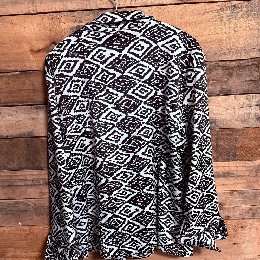 Dressbarn Monochrome Patterned Top - Picture 2 of 5